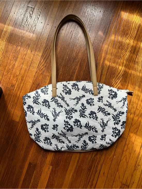 Vera Bradley Handbags - Vera Bradley Canvas Navy and Light Cream Tote Bag with Tan Handles
